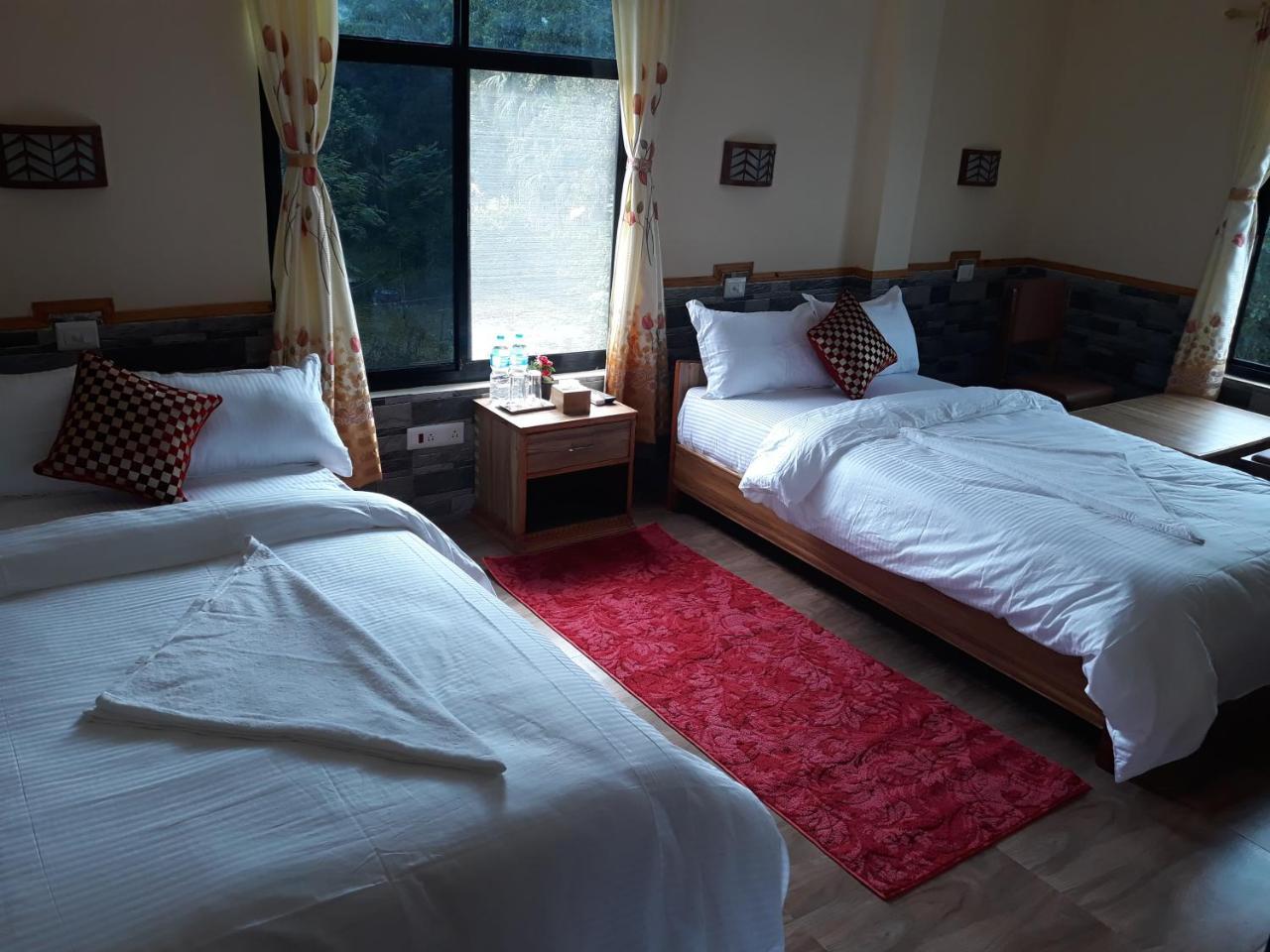 Peacock - A Family-Run Hotel โซราฮา ภายนอก รูปภาพ