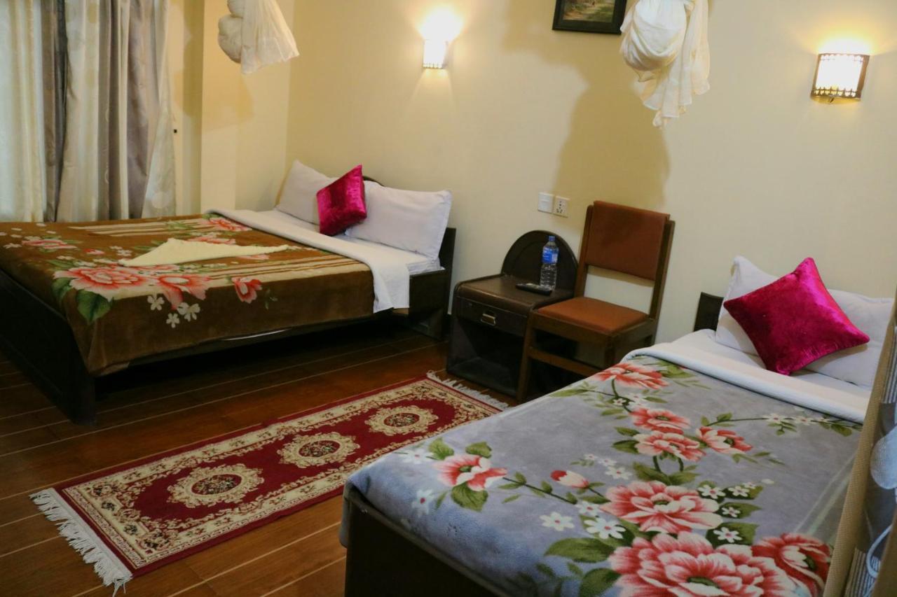 Peacock - A Family-Run Hotel โซราฮา ภายนอก รูปภาพ